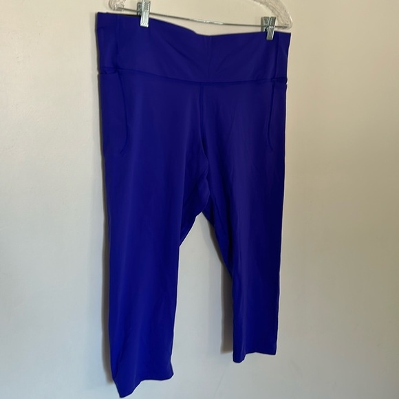 🎈3/$25🎈NWT Under Armour Meridian Crop Leggings - Picture 4 of 7